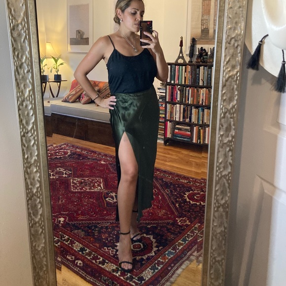 Amanda Uprichard 💯 silk army green high waist midi skirt. Size L. New with tags - Picture 4 of 5
